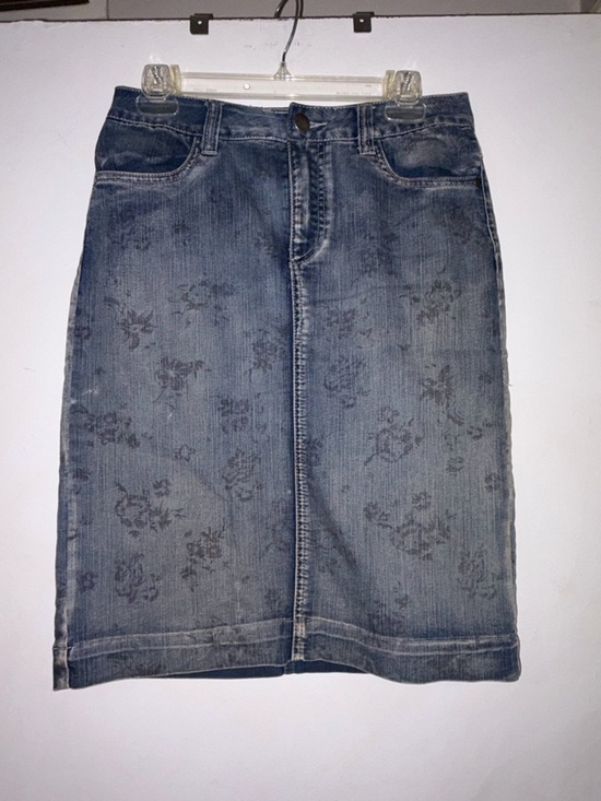 Versona Dresses & Skirts - Versona Blue Floral-Print Denim Pencil Skirt